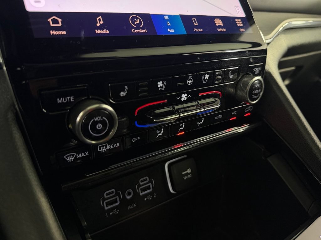Used 2023 Jeep Grand Cherokee Overland AWD/4WD image 34