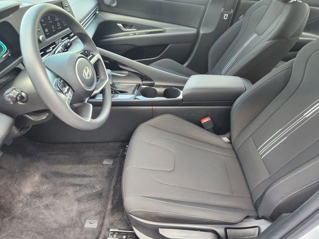Used 2025 Hyundai Elantra Hybrid FWD image 9