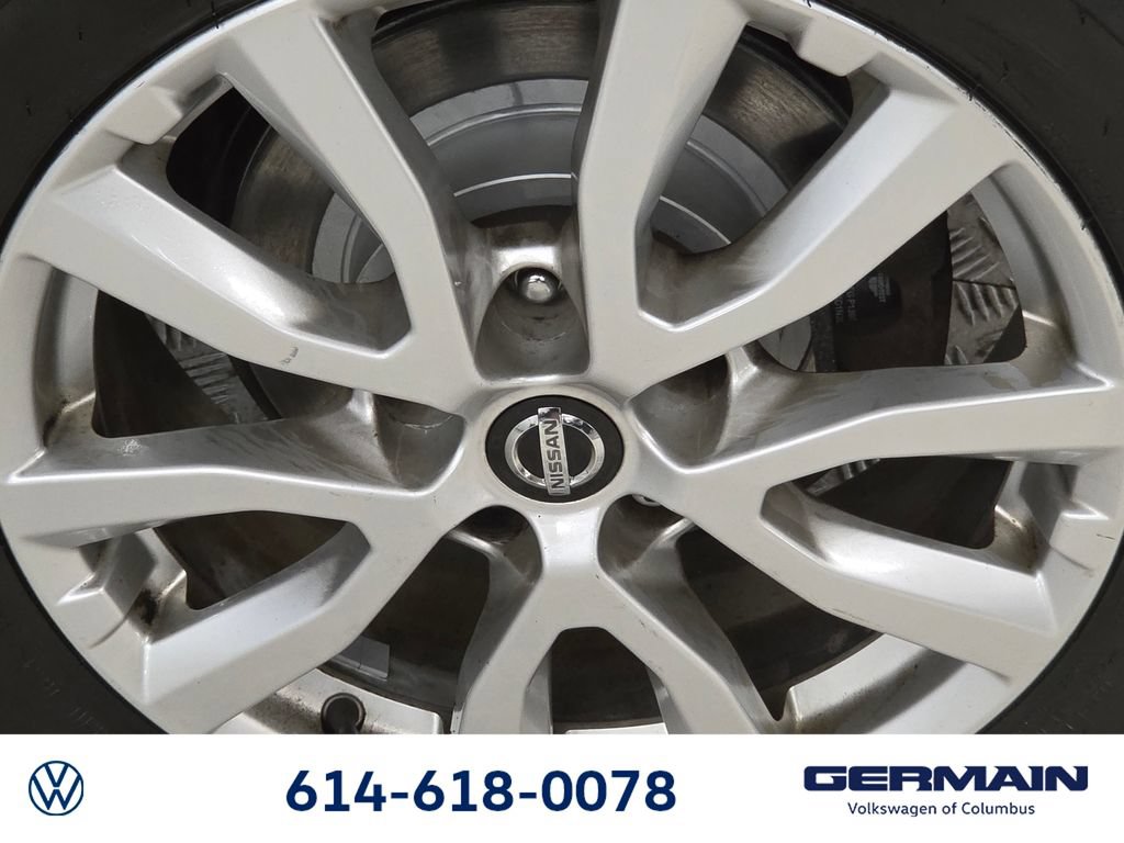 Used 2017 Nissan Rogue SV w/ SV Premium Package AWD/4WD image 15