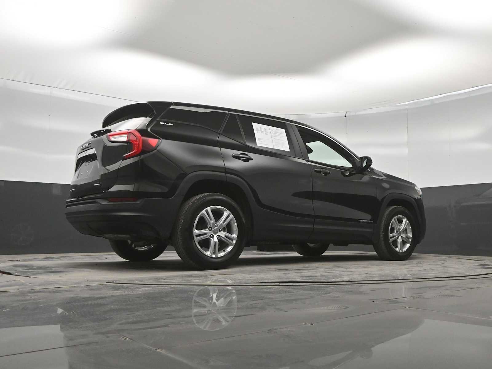 Used 2024 GMC Terrain SLE AWD/4WD image 39