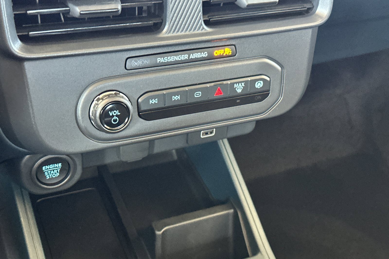 New 2025 Ford Maverick XLT w/ XLT Luxury Package image 19