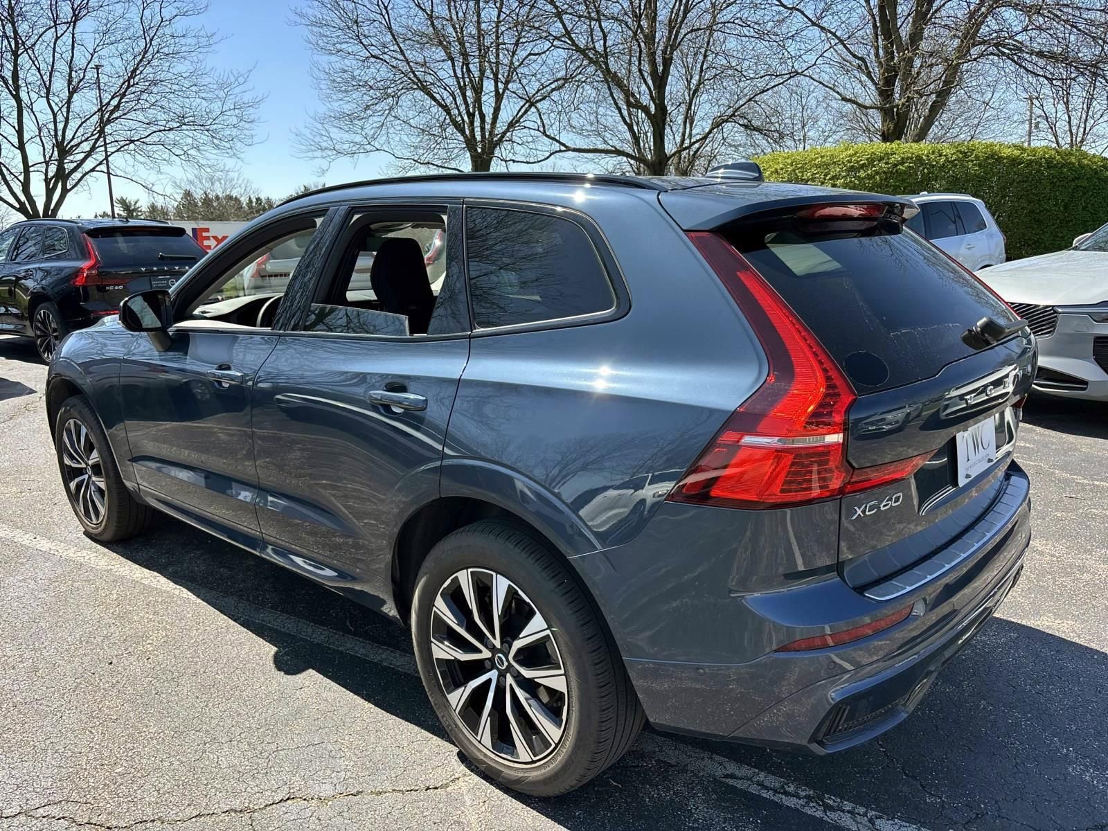 Used 2023 Volvo XC60 B5 Plus w/ Climate Package AWD/4WD image 7