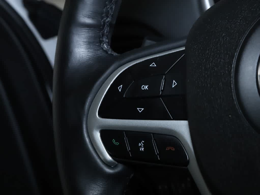 Used 2018 Jeep Cherokee Overland w/ Technology Group AWD/4WD image 24