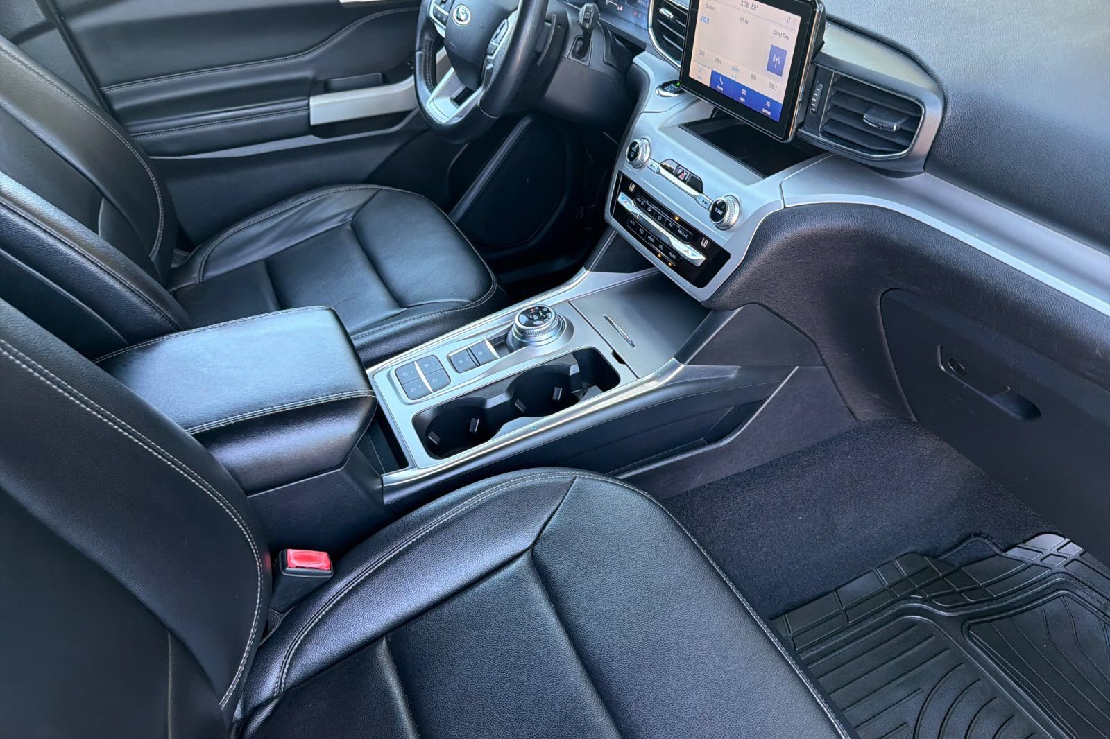 Used 2020 Ford Explorer XLT w/ Equipment Group 202A RWD image 21
