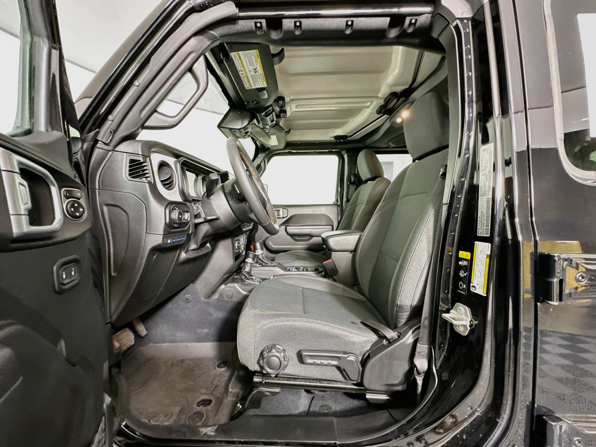 Used 2024 Jeep Wrangler Unlimited w/ Convenience Group AWD/4WD image 13