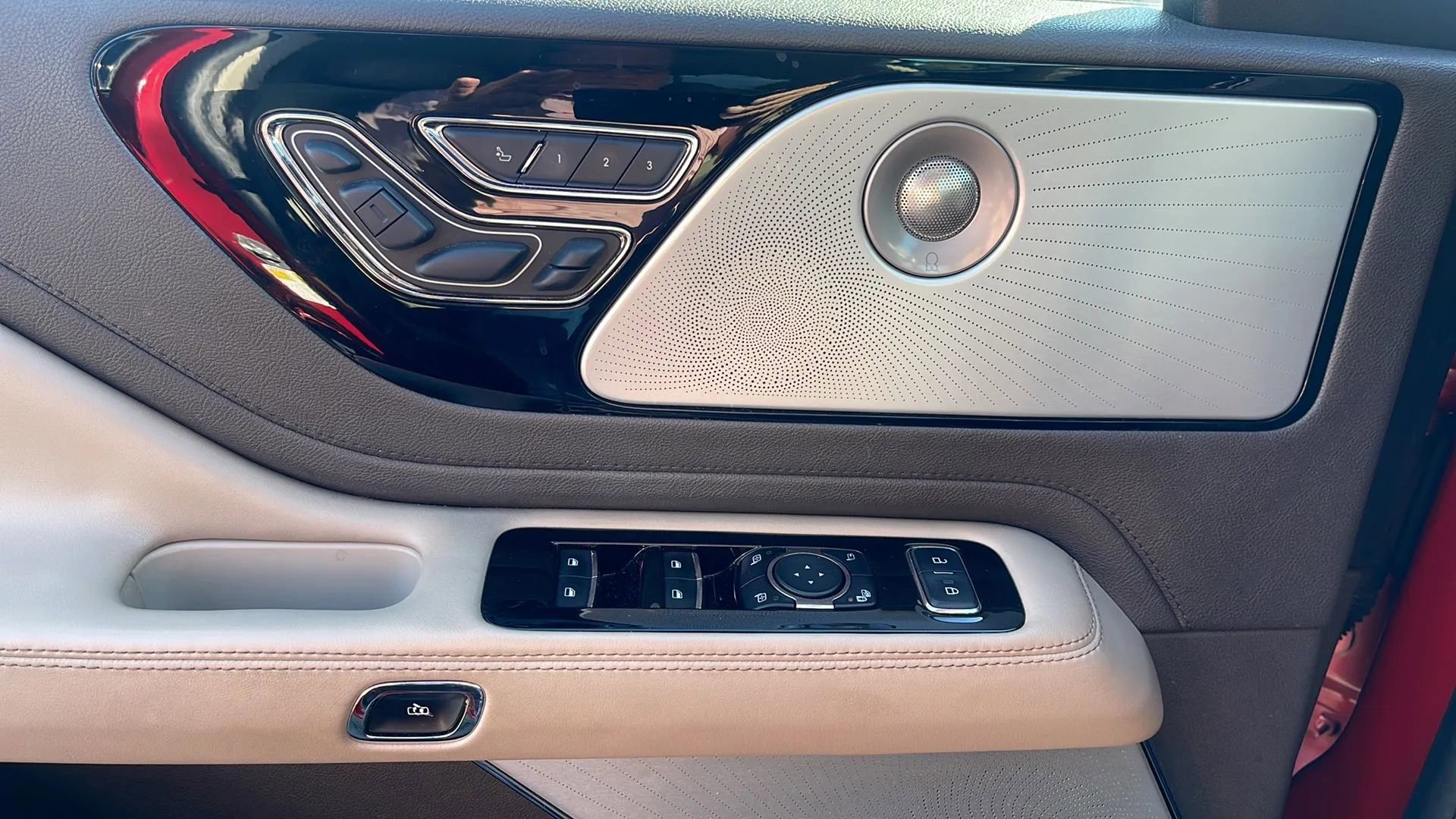 Used 2020 Lincoln Aviator Reserve w/ Equipment Group 202A AWD/4WD image 24