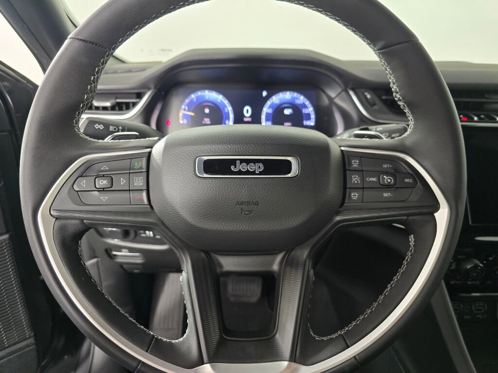 New 2025 Jeep Grand Cherokee Altitude image 18