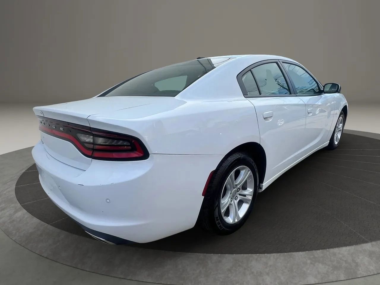 Used 2022 Dodge Charger SXT RWD image 5