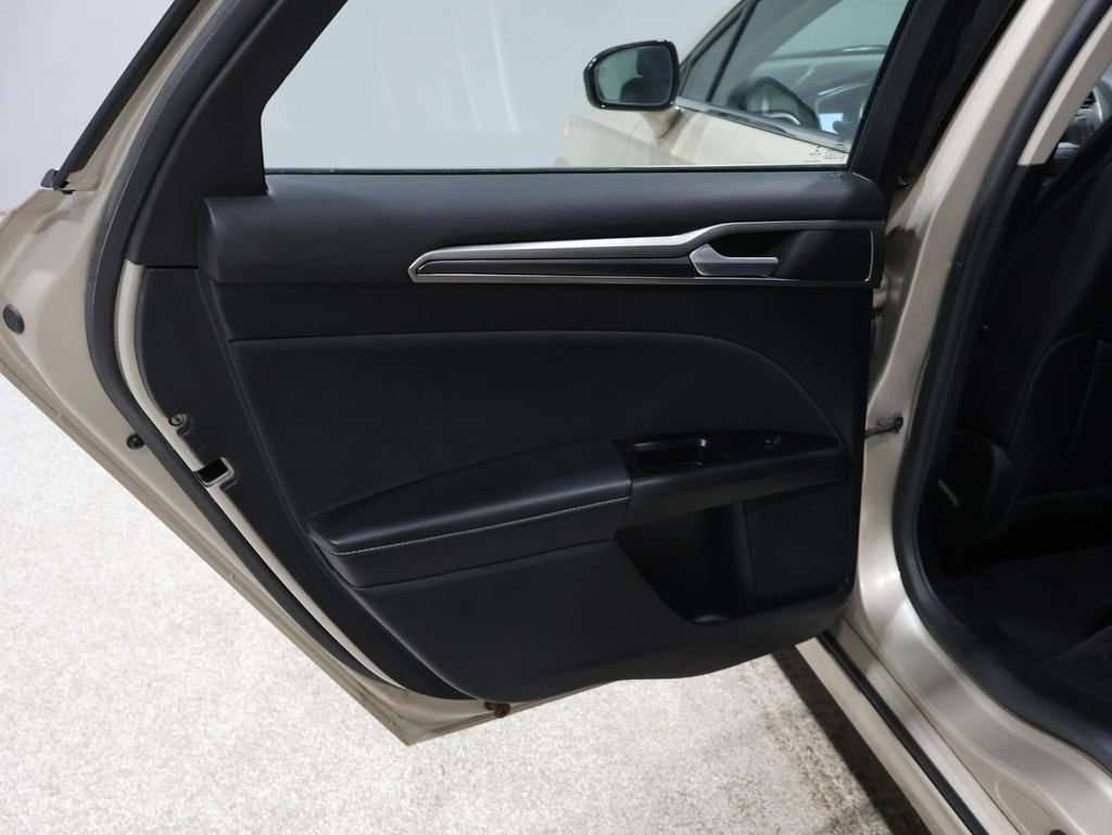 Used 2017 Ford Fusion SE image 23