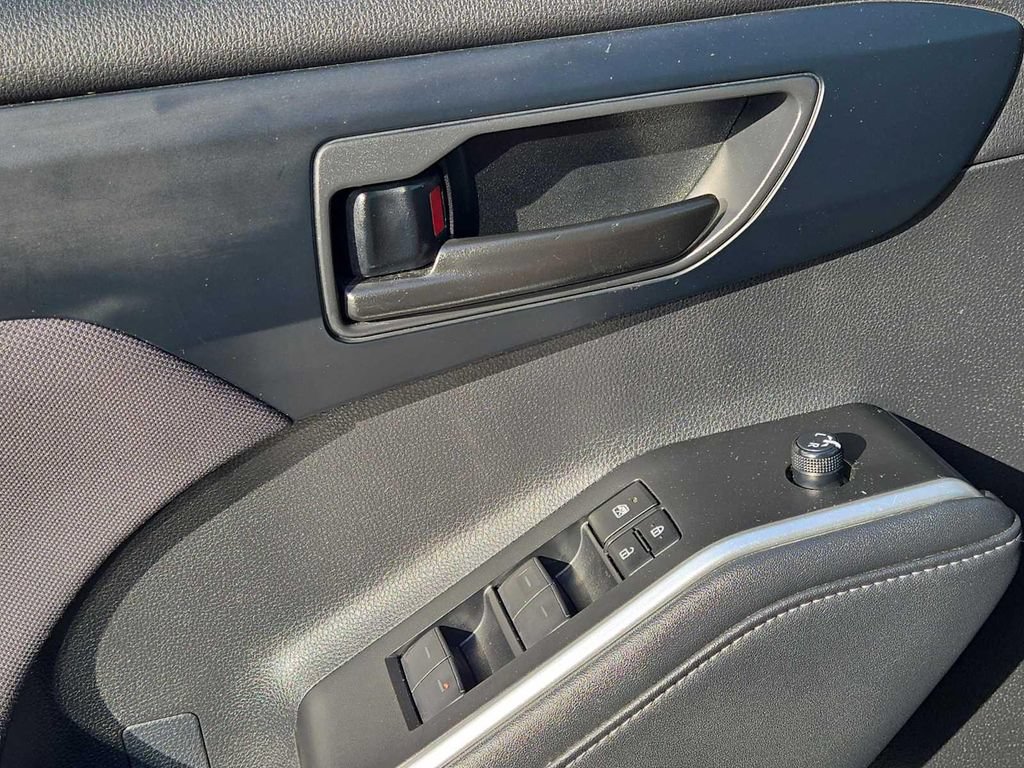 Used 2023 Toyota Highlander L FWD image 20