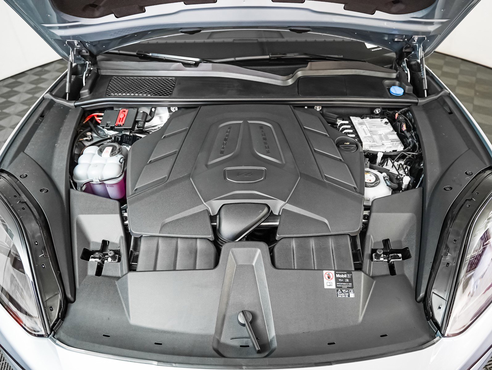 New 2026 Porsche Cayenne E-Hybrid image 13