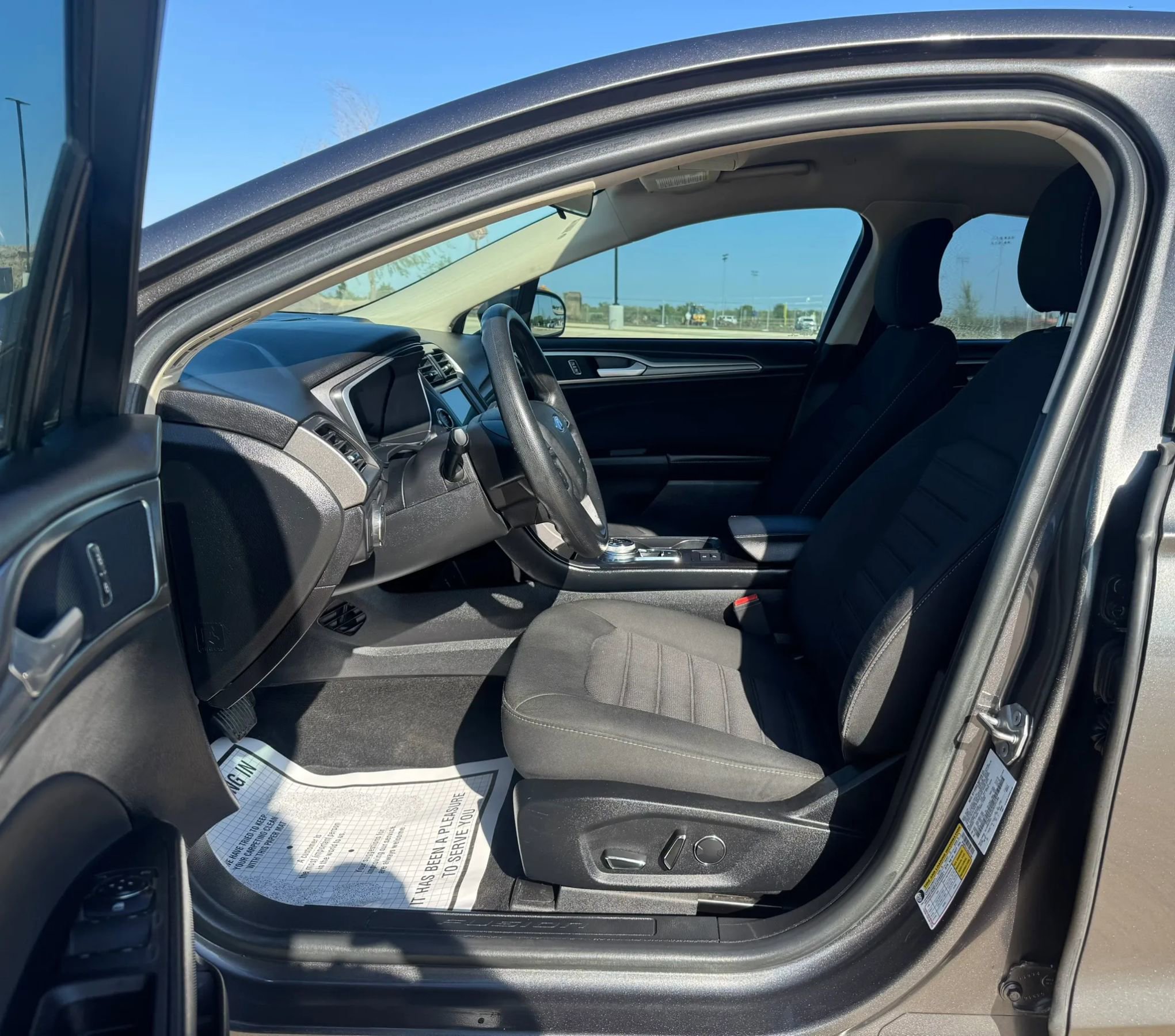 Used 2018 Ford Fusion SE image 21
