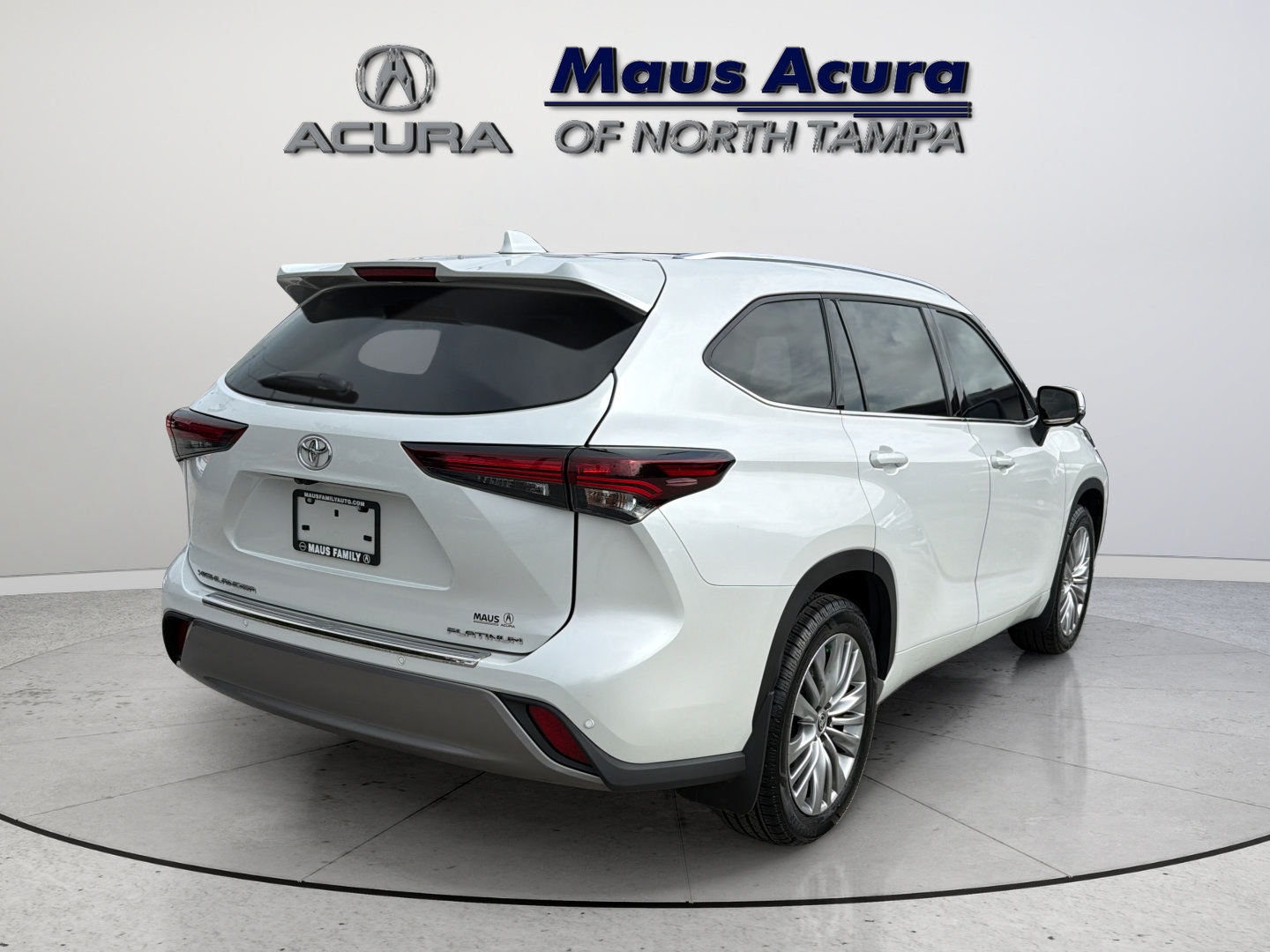 Used 2024 Toyota Highlander Platinum FWD image 10