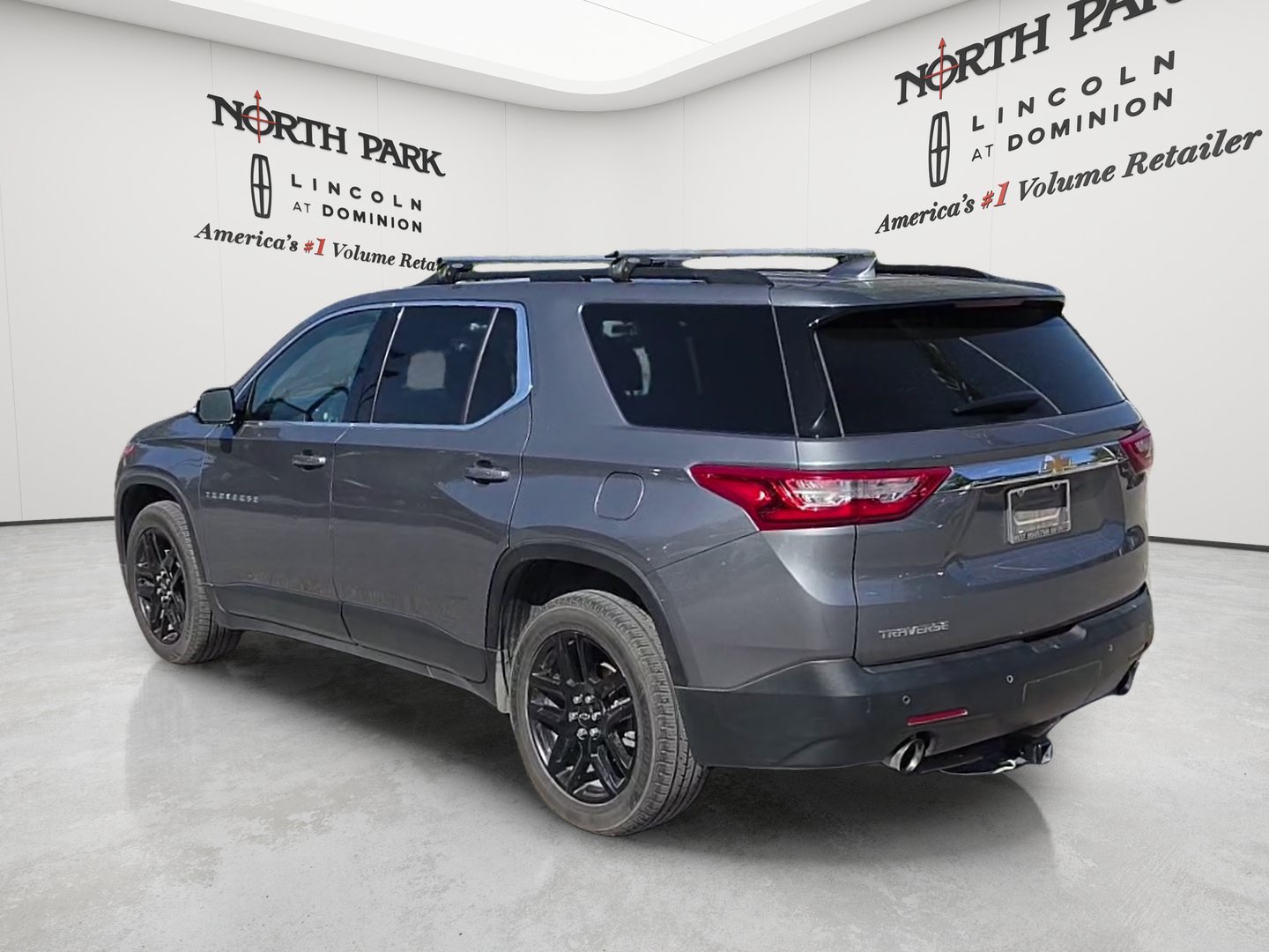 Used 2019 Chevrolet Traverse LT FWD image 3