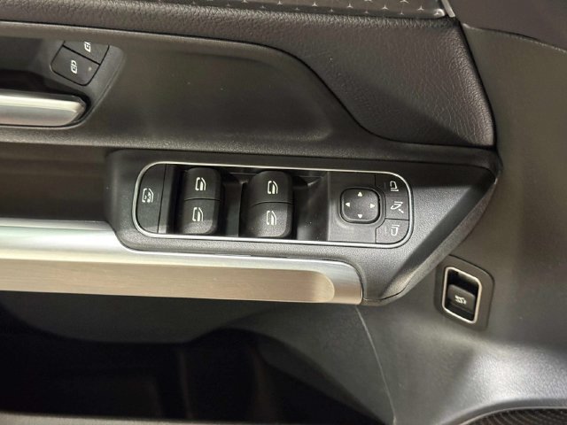 Used 2024 Mercedes-Benz GLB 250 4MATIC image 24