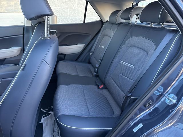 Used 2025 Hyundai Venue Limited image 13