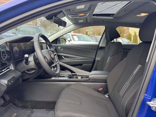 Certified 2025 Hyundai Elantra SEL image 17