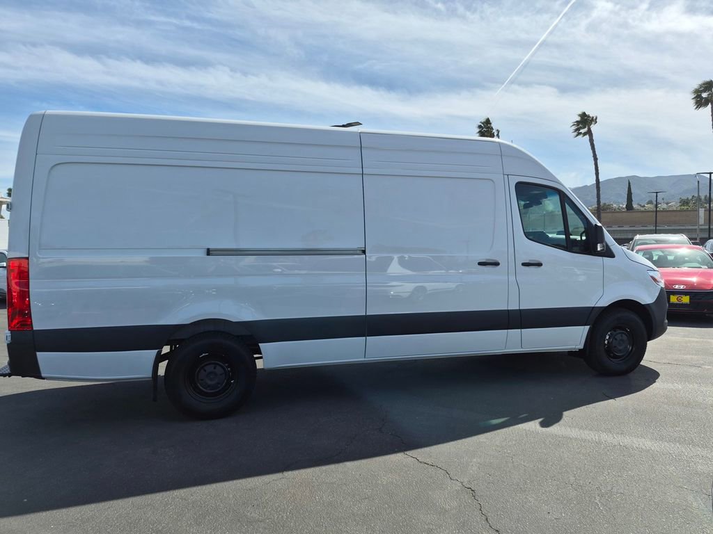 Used 2025 Mercedes-Benz Sprinter 2500 image 8