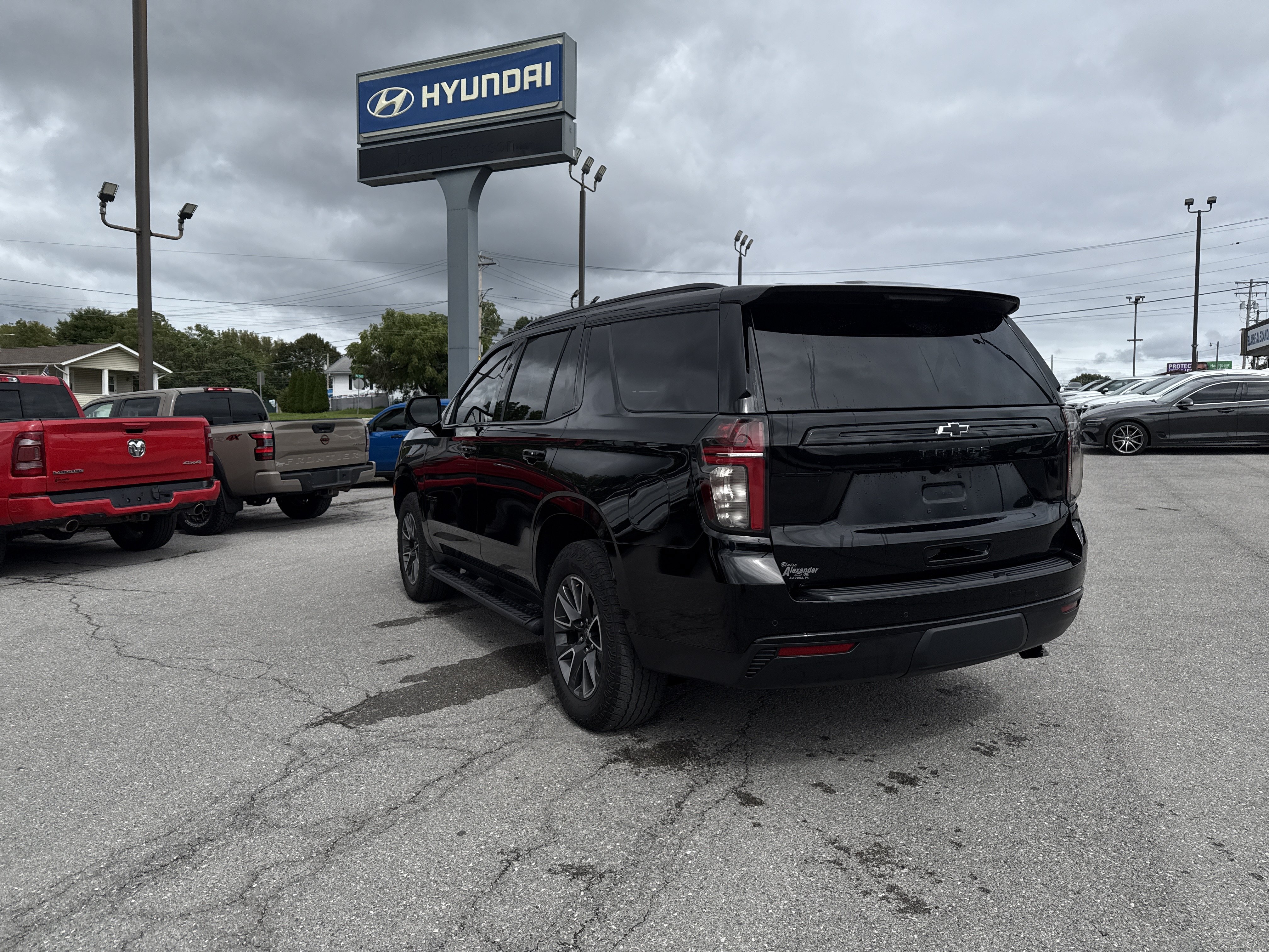 Used 2024 Chevrolet Tahoe Z71 w/ Luxury Package AWD/4WD image 5