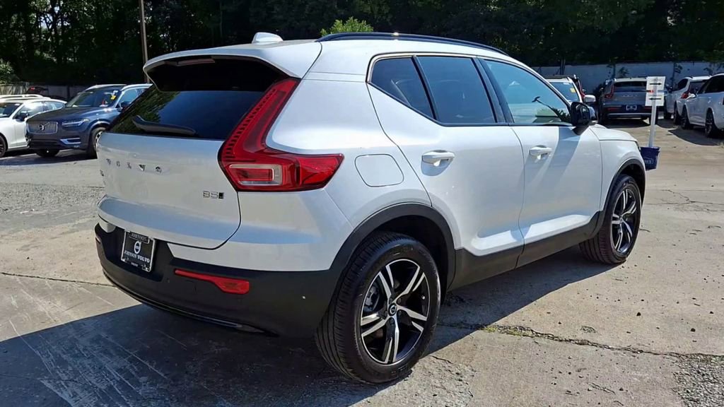 New 2026 Volvo XC40 B5 Core w/ Climate Package image 4