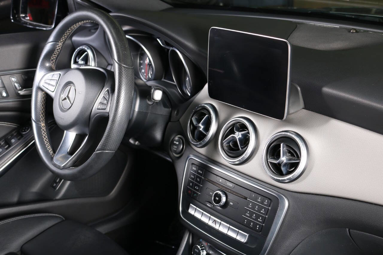 Used 2018 Mercedes-Benz CLA 250 4MATIC image 29