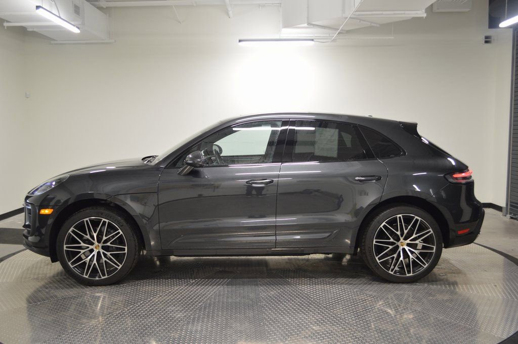 Certified 2025 Porsche Macan image 2