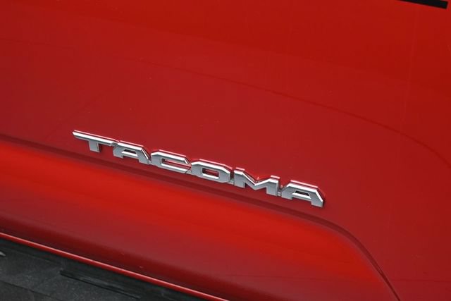 Used 2017 Toyota Tacoma TRD Off-Road AWD/4WD image 29