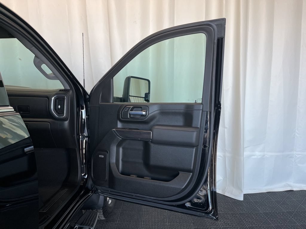 Used 2021 Chevrolet Silverado 3500 LTZ w/ LTZ Premium Package AWD/4WD image 17