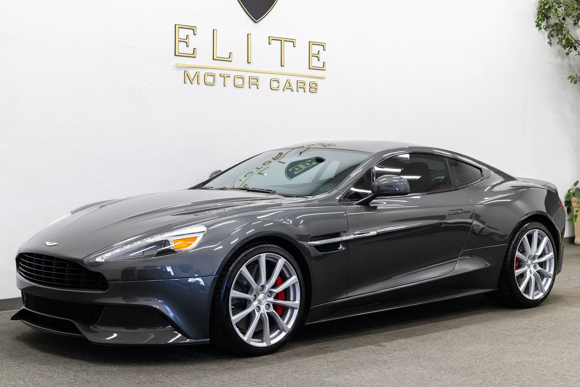 Used 2015 Aston Martin Vanquish Coupe RWD image 1