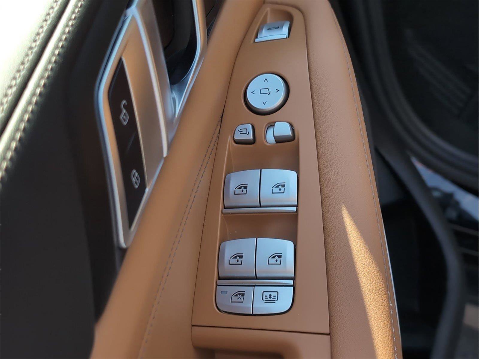 Used 2025 BMW X7 xDrive40i w/ Executive Package image 19