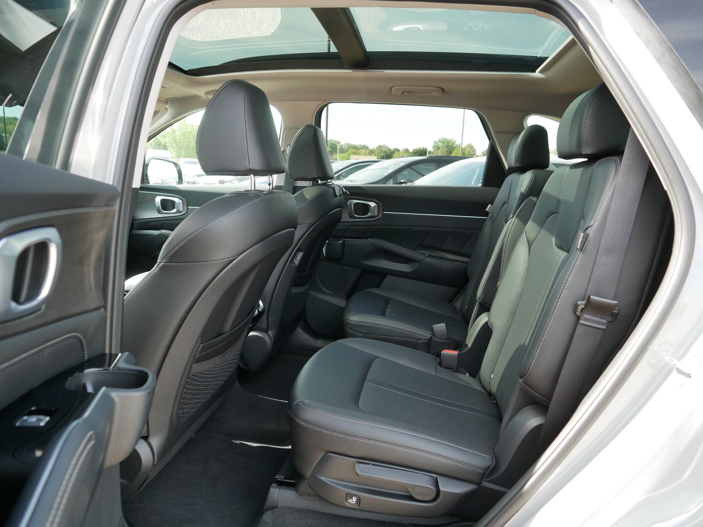 Used 2025 Kia Sorento SX AWD/4WD image 33