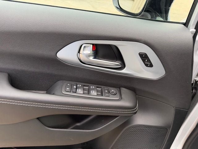 New 2026 Chrysler Pacifica Limited w/ S Appearance Package FWD image 19