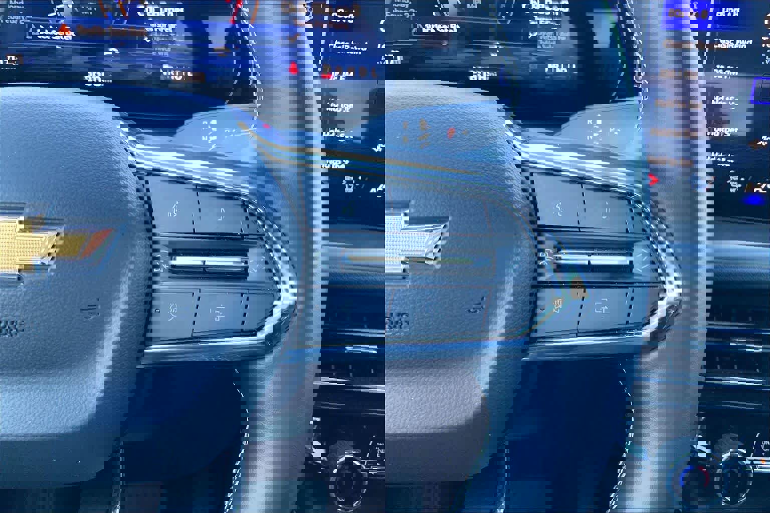 Used 2025 Chevrolet Traverse LT image 25