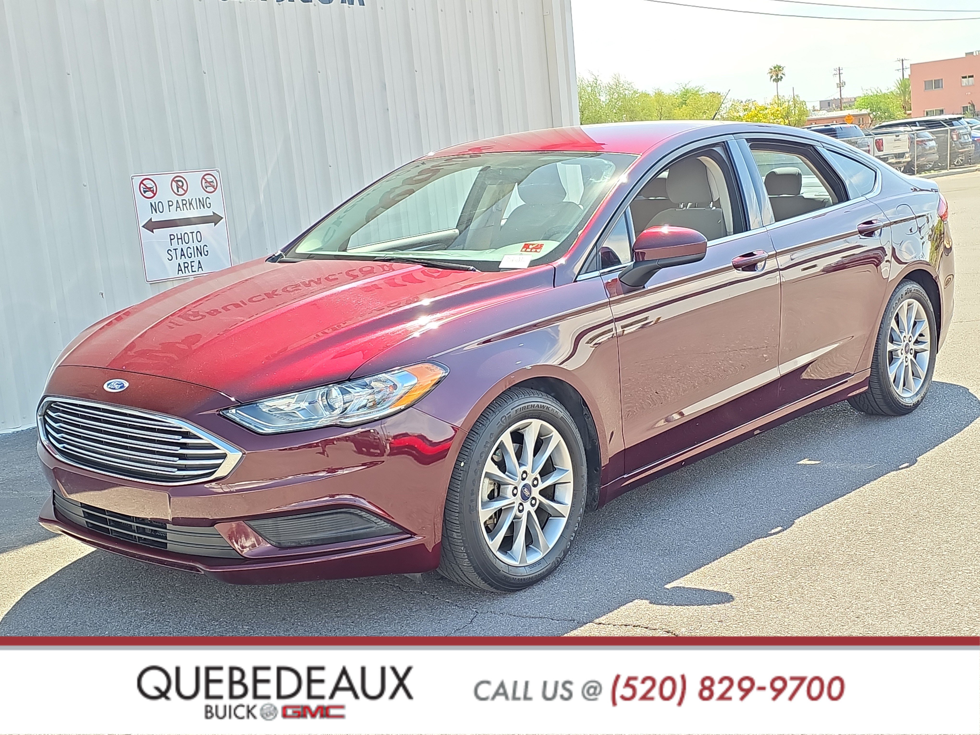 Used 2017 Ford Fusion SE w/ Fusion SE Technology Package FWD image 3