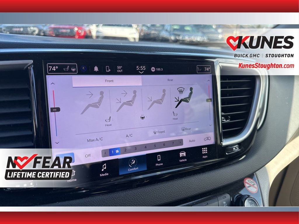 Used 2023 Chrysler Pacifica Touring-L image 31