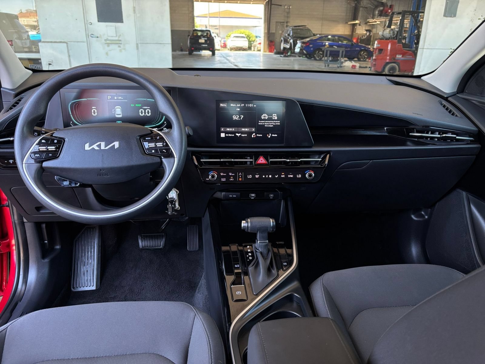 Used 2026 Kia Niro LX FWD image 31