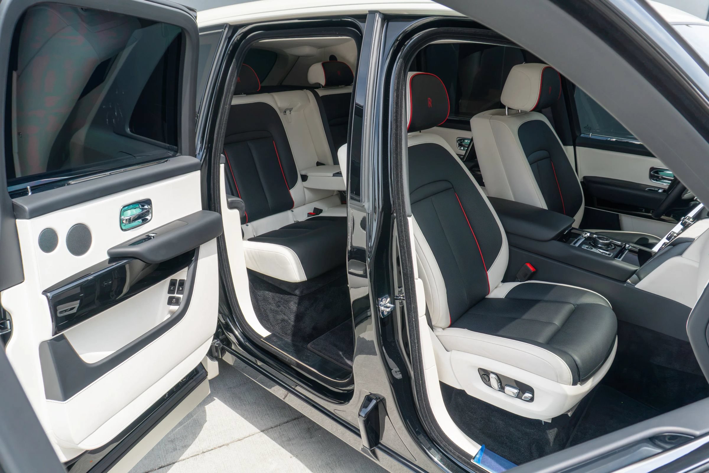 Used 2025 Rolls-Royce Cullinan AWD/4WD image 12