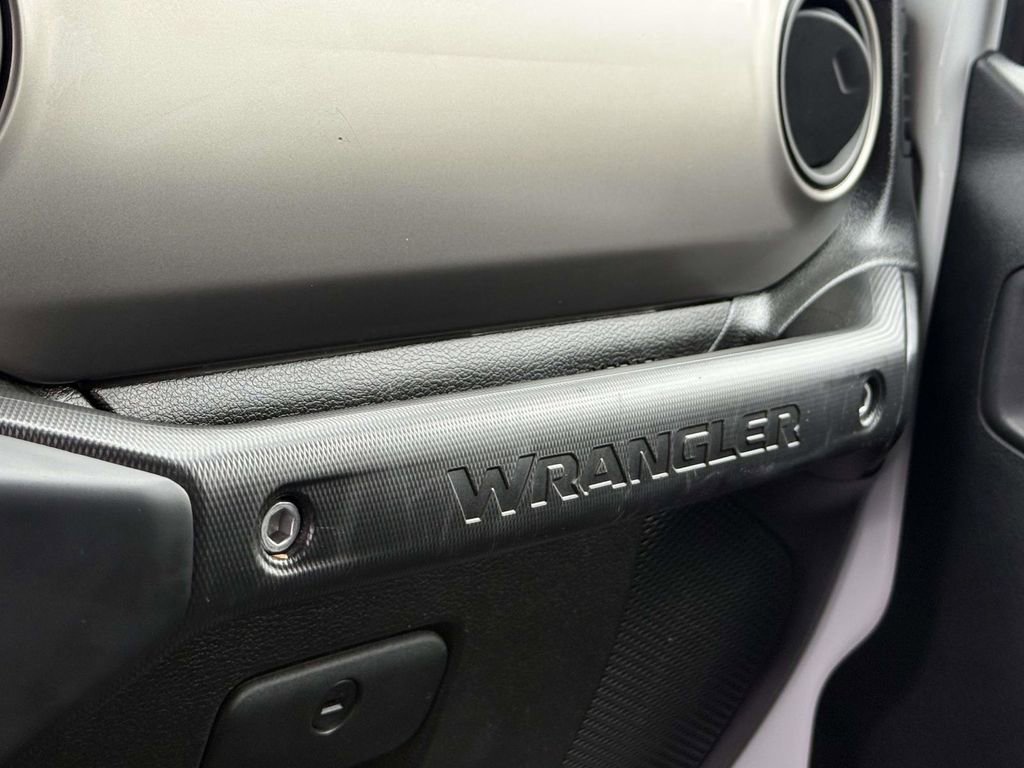 Used 2018 Jeep Wrangler Sport S image 30