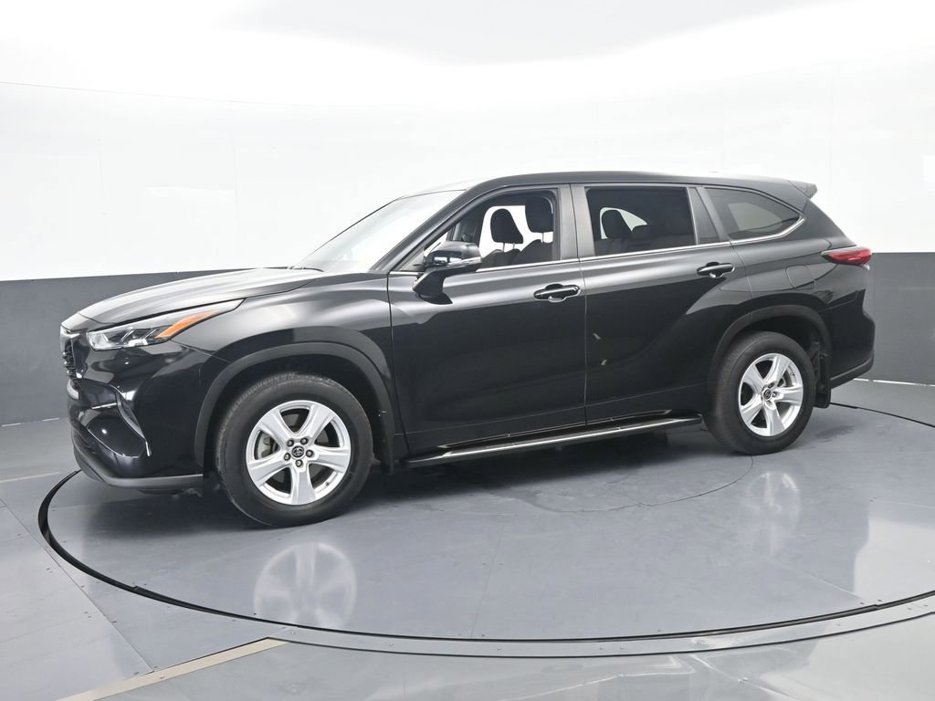 Used 2023 Toyota Highlander L video 2