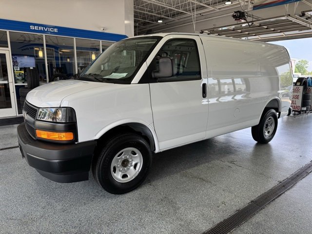 Used 2025 Chevrolet Express 2500 w/ Driver Convenience Package image 4
