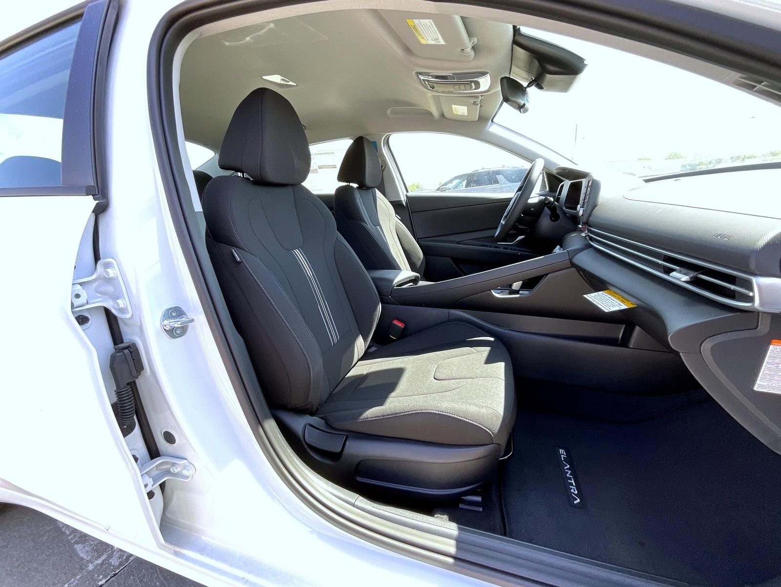 New 2026 Hyundai Elantra Hybrid FWD image 17