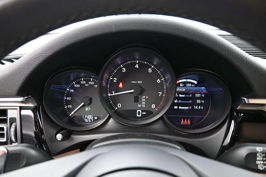 Certified 2025 Porsche Macan AWD/4WD image 19