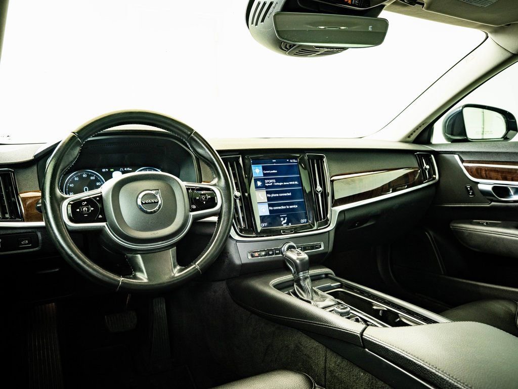 Used 2017 Volvo S90 T5 Momentum w/ Vision Package image 4
