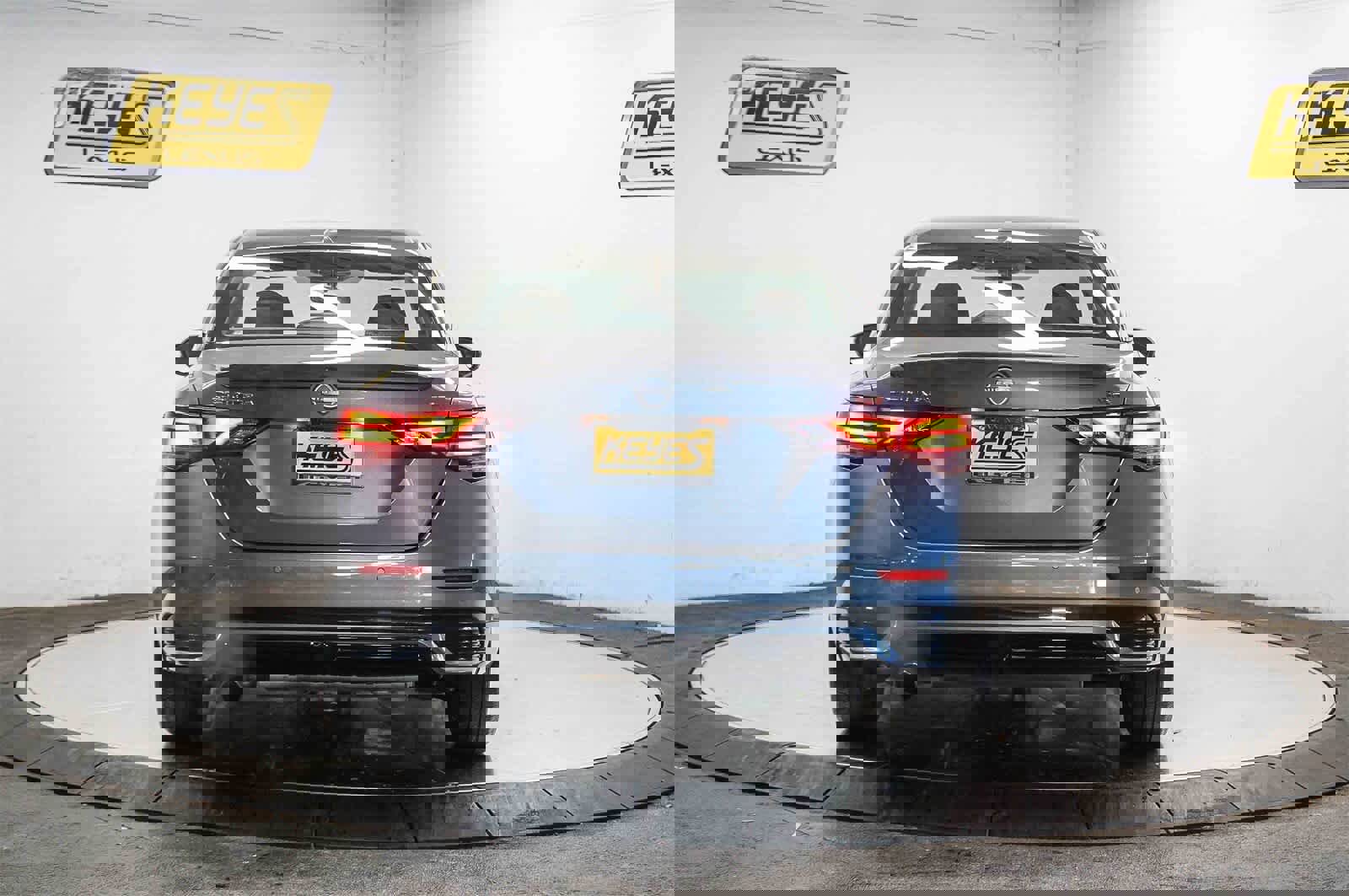 Used 2025 Nissan Sentra SR image 3