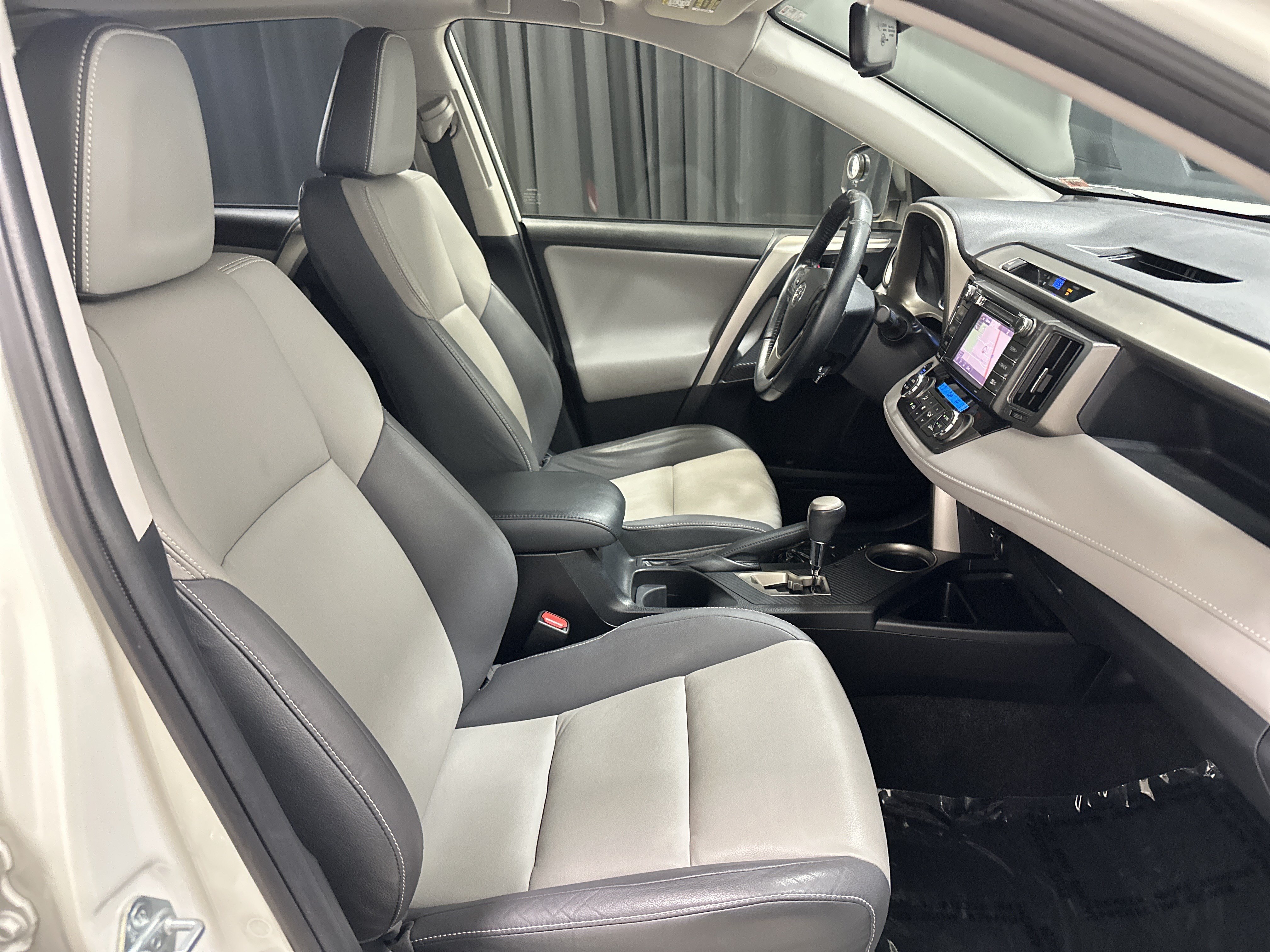 Used 2015 Toyota RAV4 Limited AWD/4WD image 29