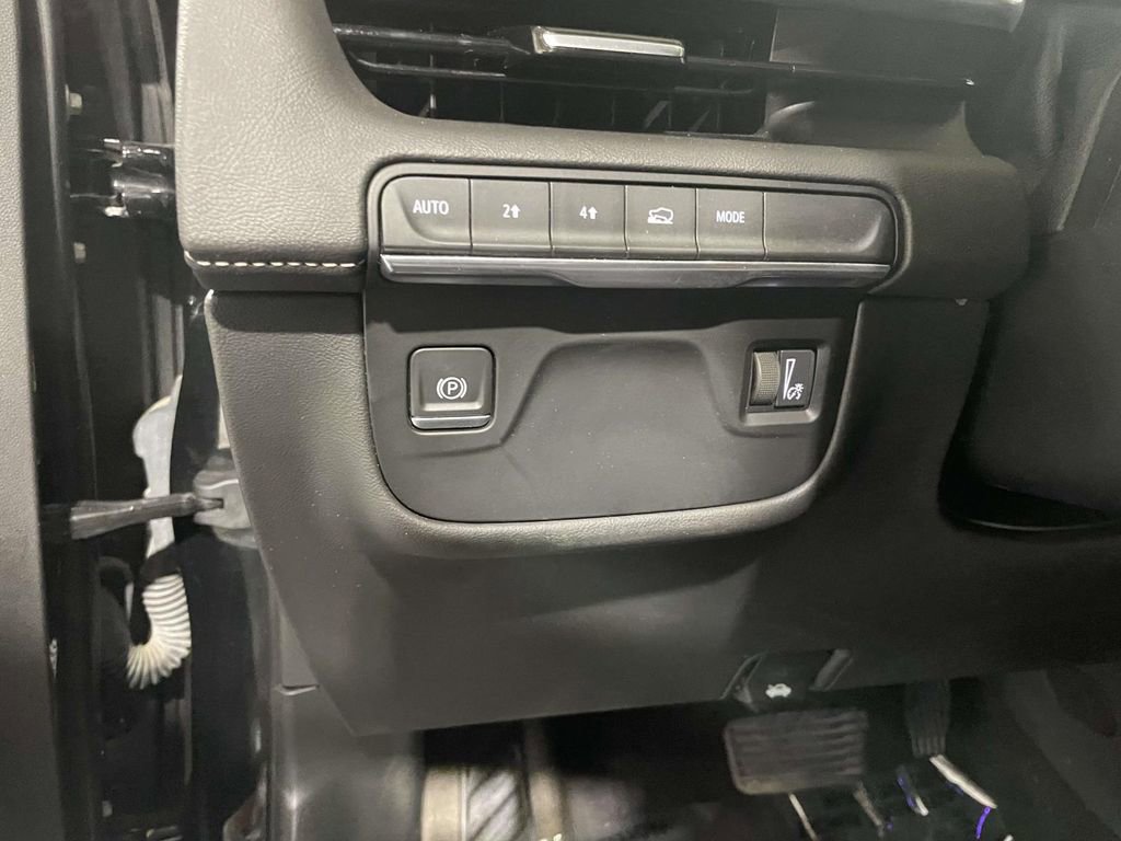Used 2023 Cadillac Escalade Premium Luxury AWD/4WD image 22