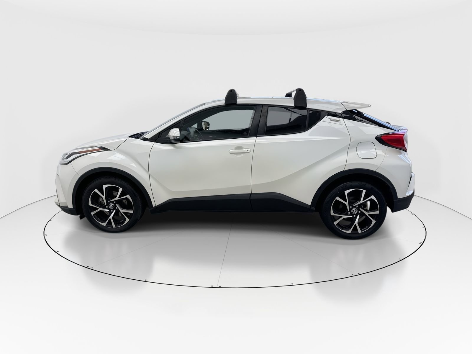 Used 2021 Toyota C-HR XLE image 5