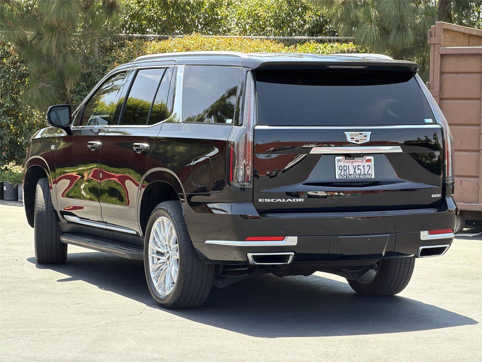 Used 2025 Cadillac Escalade Premium Luxury RWD image 5