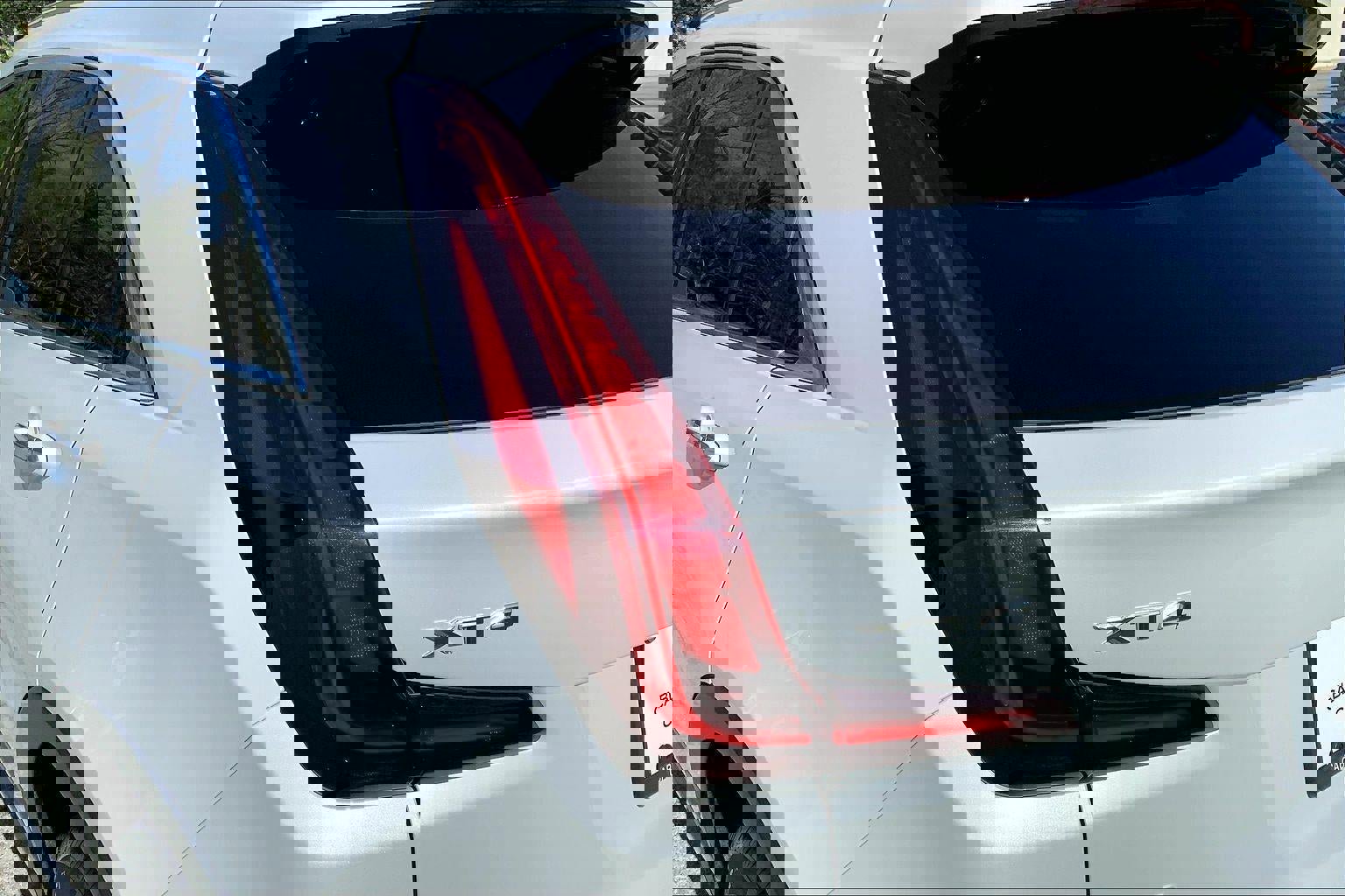 Used 2024 Cadillac XT4 Premium Luxury w/ Technology Package image 28