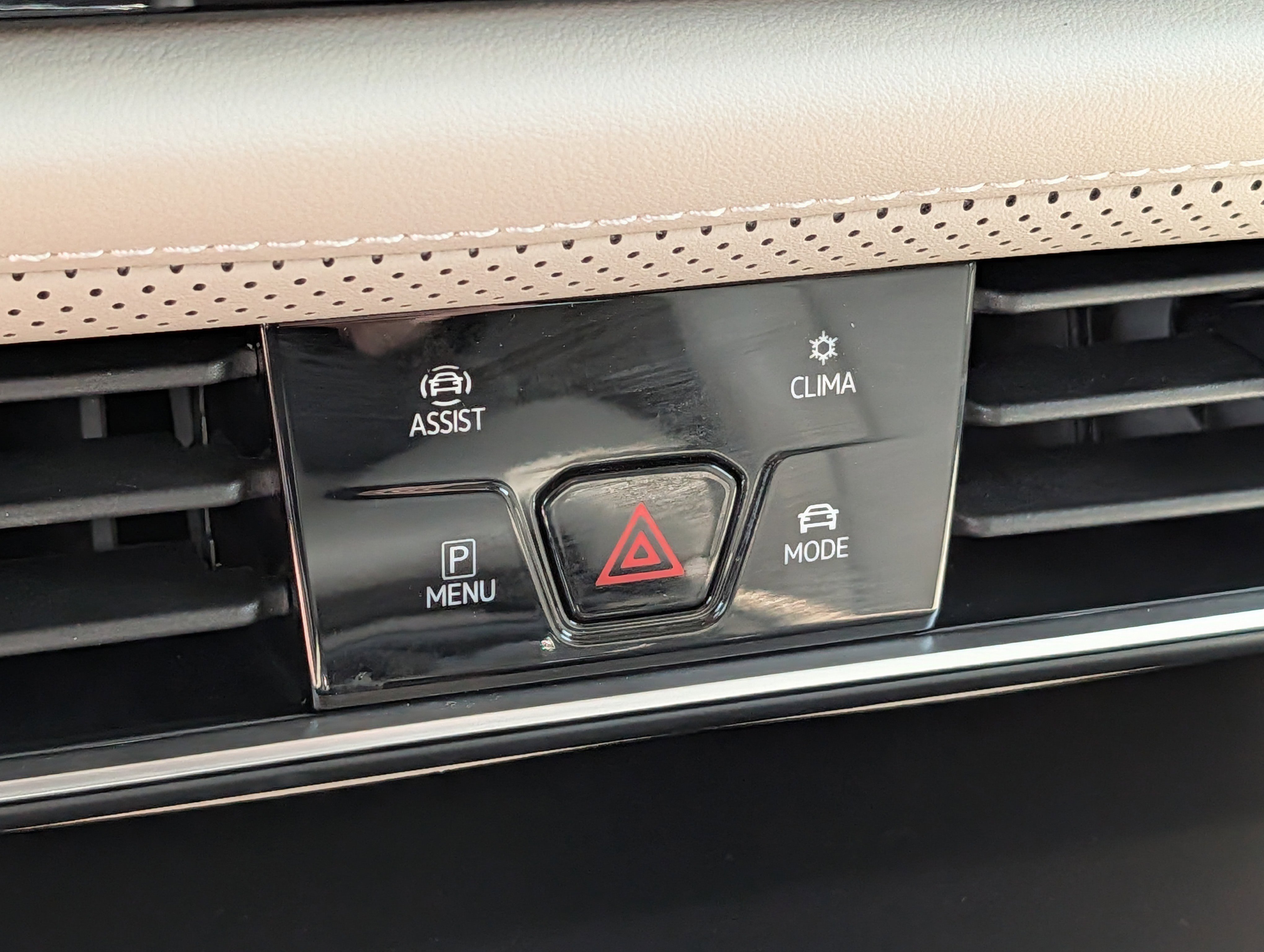 Used 2025 Volkswagen Atlas SE AWD/4WD image 29
